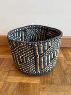 Beau panier ethnique bleu, Huis en Inrichting, Woonaccessoires | Schalen en Manden, Ophalen of Verzenden, Zo goed als nieuw, Mand