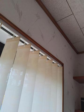 Store à lamelles pour fenêtre beschikbaar voor biedingen