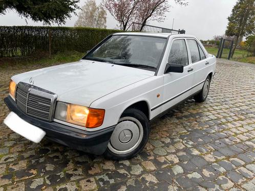 Mercedes 190 2.5D oldtimer auto an 1986 airco ctok, Autos, Oldtimers & Ancêtres, Entreprise, ABS, Air conditionné, Alarme, Bluetooth