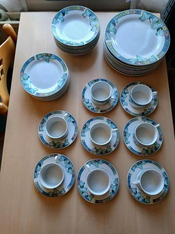 service porcelaine 40 pièces pour 8 personnes état neuf beschikbaar voor biedingen