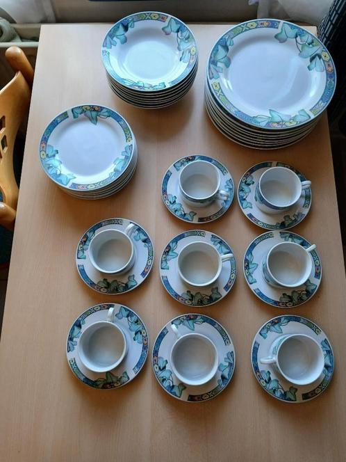 service porcelaine 40 pièces pour 8 personnes état neuf, Antiek en Kunst, Antiek | Servies compleet, Ophalen