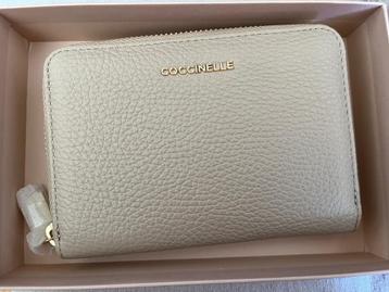 Portefeuille coccinelle metallic soft beige beschikbaar voor biedingen