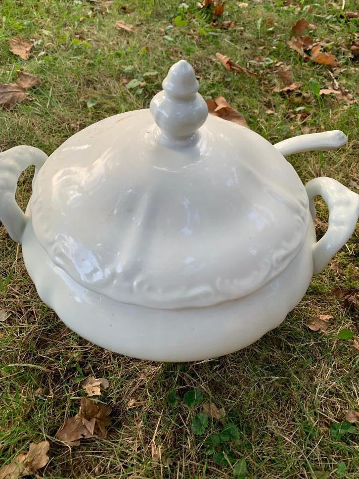 Soupière ancienne en céramique blanche avec louche, Antiek en Kunst, Antiek | Keramiek en Aardewerk, Ophalen