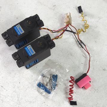 Dubbele metalgear bigscale servo's 38KG (Hitec, FG, Carson) beschikbaar voor biedingen