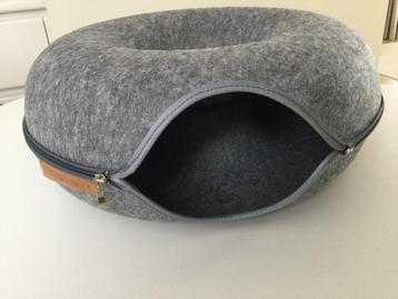 Kattentunnel en  kattenmand, donut speeltunnel  beschikbaar voor biedingen