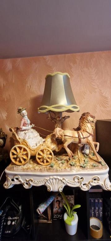Paardenkoets capodimonte porselein  beschikbaar voor biedingen