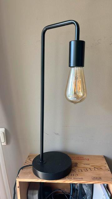 Industriele look tafellamp beschikbaar voor biedingen