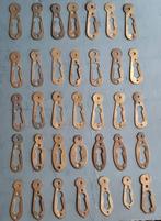 35 Artisanale koperen sleutel rozetten - antiek Engeland, Ophalen of Verzenden, Koper