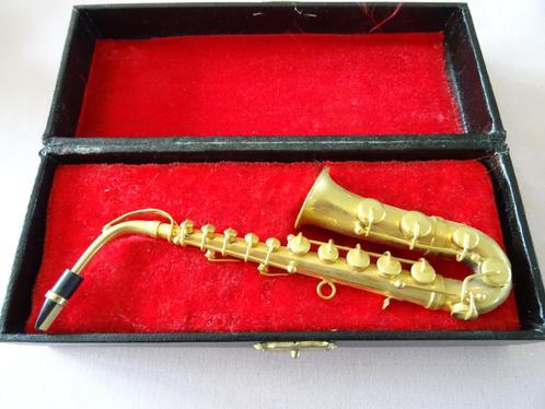 Decoratie of sierinstrumenten Trompet , saxofoon , trombone, Muziek en Instrumenten, Standaarden, Nieuw, Saxofoon, Trombone, Trompet