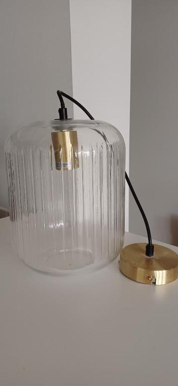 Suspension en verre strié transparent et métal doré beschikbaar voor biedingen