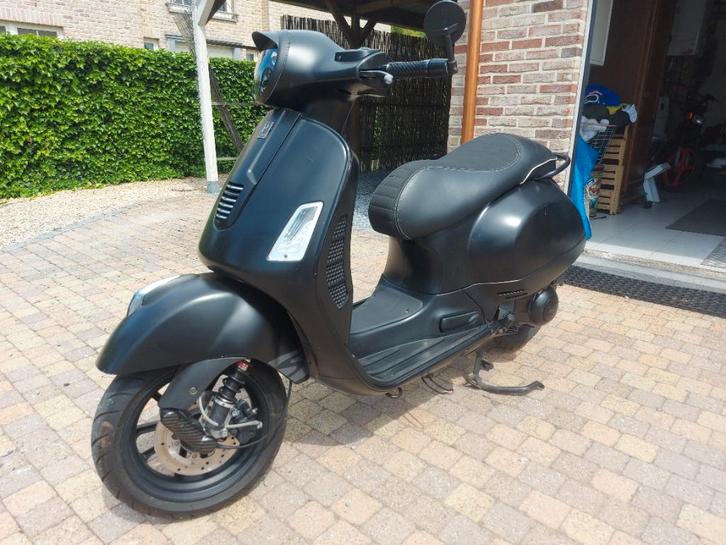 Vespa GTS300, Motos, Motos | Piaggio, Particulier, Scooter, 12 à 35 kW, 1 cylindre, ABS, Éclairage LED, Échappement sport, Enlèvement