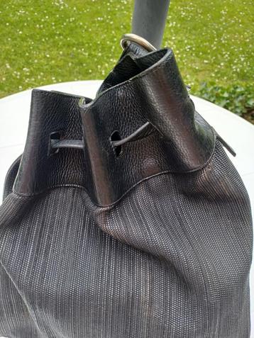 DELVAUX CATOGAN tas zwart geweven leer met logo beschikbaar voor biedingen