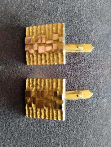 Goudkleurige heren manchet knopen beschikbaar voor biedingen