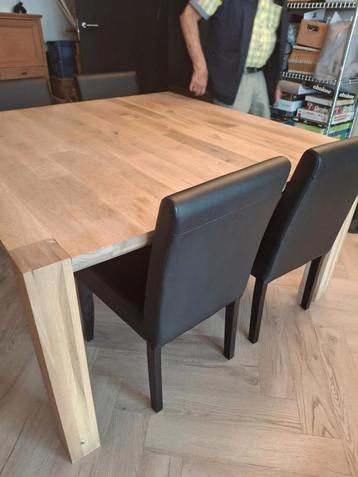 Eettafel  beschikbaar voor biedingen