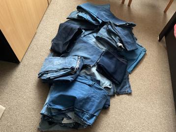 Groot pakket jeans resten  beschikbaar voor biedingen