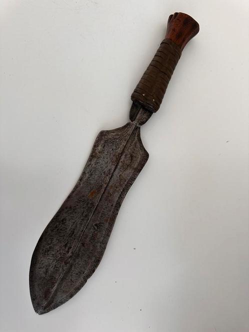 Antiek Ngombe kortzwaard privé collectie Matadi 1920, Antiek en Kunst, Kunst | Niet-Westerse kunst, Verzenden