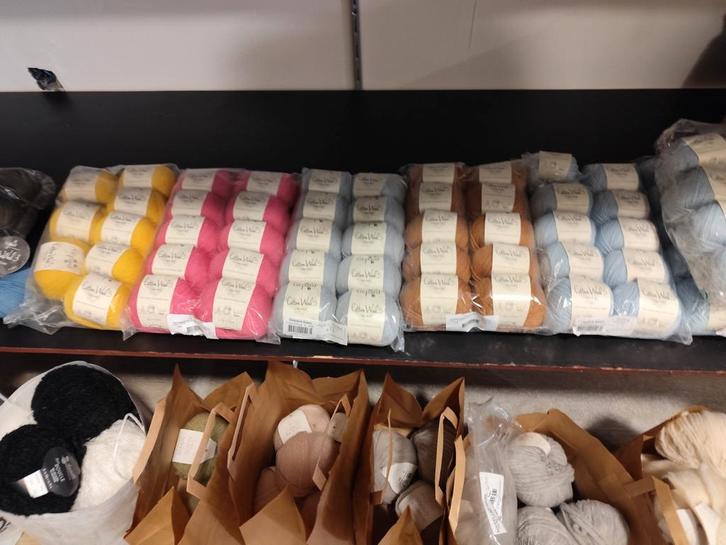 Brei-en haak garen. +- 500 stuks. Kom kijken op afspraak., Hobby en Vrije tijd, Breien en Haken, Nieuw, Ophalen