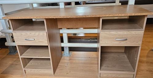 Bureau licht hout met lades, Huis en Inrichting, Bureaus, Gebruikt, Bureau, Ophalen