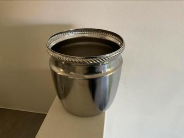 Kleine ijsbeker voor ijsblokjes beschikbaar voor biedingen