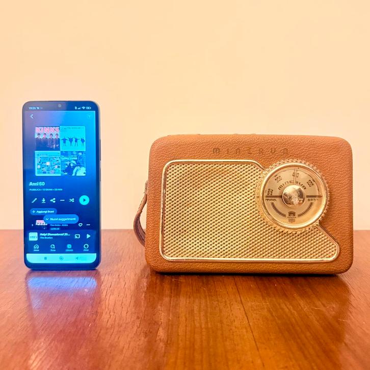 RADIO VINTAGE MINERVA 567/1 PICNIC 1960 AVEC BLUETOOTH RARE, Antiquités & Art, Antiquités | TV & Hi-Fi, Envoi