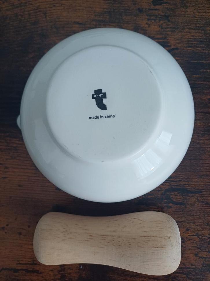 Wedgwood - witte aardewerken kom & stamper, Huis en Inrichting, Keuken | Keukenbenodigdheden, Nieuw, Ophalen of Verzenden