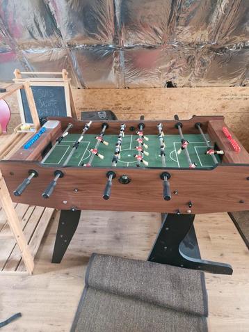 Voetbaltafel beschikbaar voor biedingen