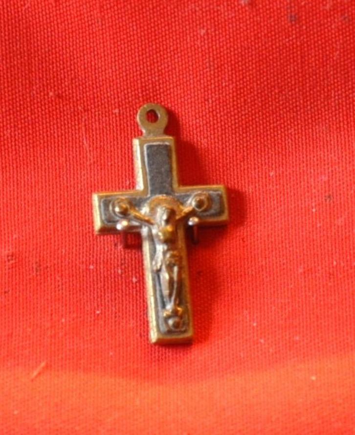pendentif croix de cou chretienne (3), Handtassen en Accessoires, Kettinghangers, Gebruikt, Overige materialen, Ophalen of Verzenden