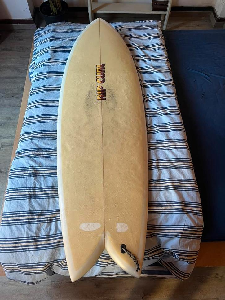 Rip Curl retro Fish - 5’8’’ - 34L, Watersport en Boten, Golfsurfen, Gebruikt, Fish, Met vinnen, Met draagtas, Met koord, Ophalen of Verzenden