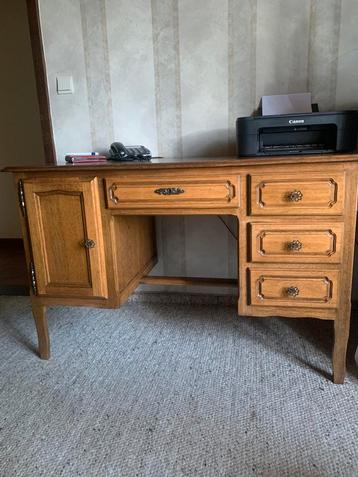 Bureau in eik beschikbaar voor biedingen
