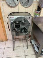 Grote rvs snijmachine, Ophalen