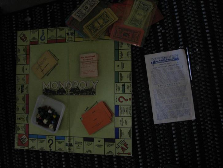 vintage monopoly, Hobby en Vrije tijd, Gezelschapsspellen | Bordspellen, Gebruikt, Een of twee spelers, Drie of vier spelers, Vijf spelers of meer