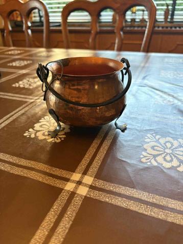 Vintage koperen ketel beschikbaar voor biedingen