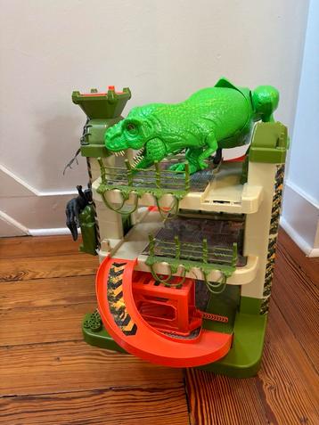 Garage voitures jouet dinosaure Tyrex, Enfants & Bébés, Jouets | Circuits, Autres marques, Mécanique à remonter, Comme neuf, Enlèvement