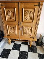 Armoire en chêne massif sculpté, Ophalen