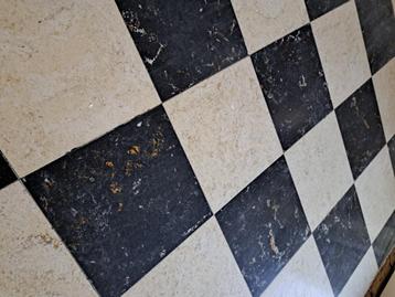BEN OP ZOEK NAAR tegels: zwart en wit, in dambord-patroon, Doe-het-zelf en Bouw, Tegels, Gebruikt, Ophalen of Verzenden, 20 tot 40 cm