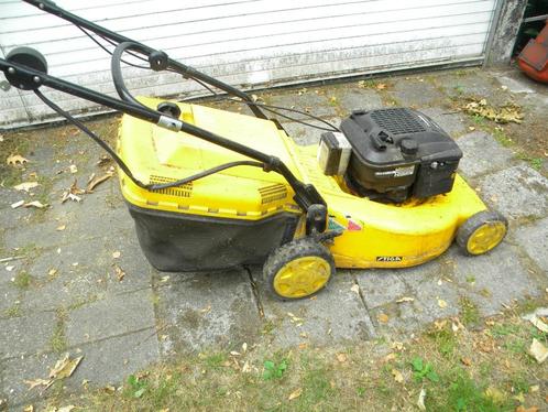 Grasmachine Stiga, Tuin en Terras, Grasmaaiers, Gebruikt, Benzine-grasmaaier, Cirkelmaaier, Elektrische starter, Opvangzak, Ophalen