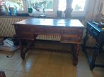 Klein antiek houten bureel met laden, Enlèvement