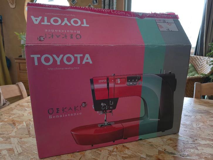 Machine à coudre OEKAKI Toyota, Hobby & Loisirs créatifs, Machines à coudre & Accessoires, Comme neuf, Machine à coudre, Autres marques