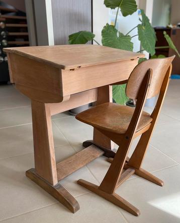 Prachtige houten DOX lessenaar + houten stoel