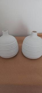 2 kleine vaasjes van Pomax., Huis en Inrichting, Ophalen, Steen, Wit, Zo goed als nieuw
