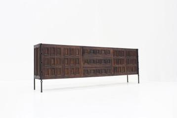 Vintage groot Spaans brutalist dressoir  beschikbaar voor biedingen