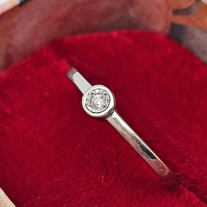 Bague solitaire or 18 carats et diamants, Bijoux, Sacs & Beauté, Bagues, Enlèvement ou Envoi