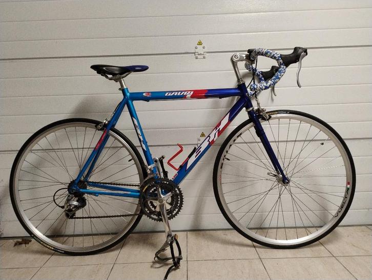 Vélo de course bleu taille M, Fietsen en Brommers, Fietsen | Racefietsen, Gebruikt, Meer dan 20 versnellingen, Overige maten, Aluminium