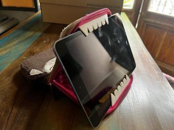 iPad mini 2 + monkey case/holder