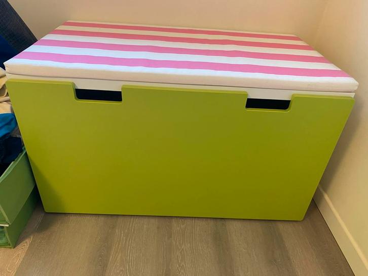 Mooie stuva kist Ikea met kussen, Huis en Inrichting, Woonaccessoires | Kisten, Gebruikt, Ophalen