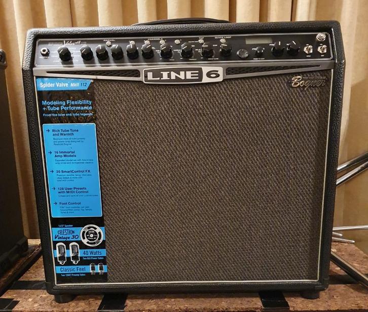 Line 6 Spider Valve MKII 112 met footboard, Muziek en Instrumenten, Versterkers | Bas en Gitaar, Zo goed als nieuw, Gitaar, Minder dan 50 watt