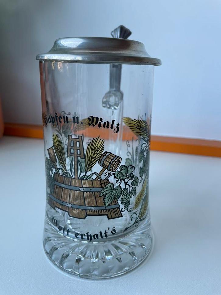 Originele bierkruik in glas met deksel, Verzamelen, Glas en Drinkglazen, Zo goed als nieuw, Ophalen of Verzenden