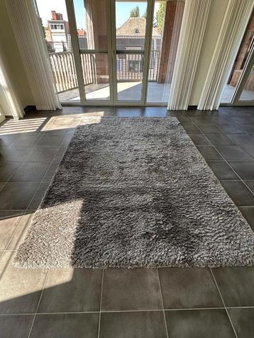 320x220 cm tapijt in perfecte staat beschikbaar voor biedingen