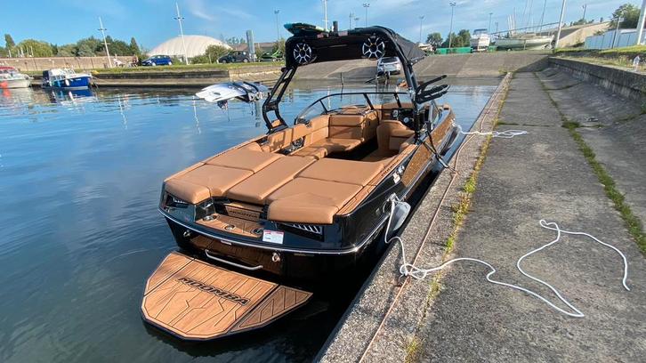 MOOMBA KAIYEN 2023 / Mastercraft / Malibu / Tigé /, Watersport en Boten, Motorboten en Motorjachten, Zo goed als nieuw, Polyester