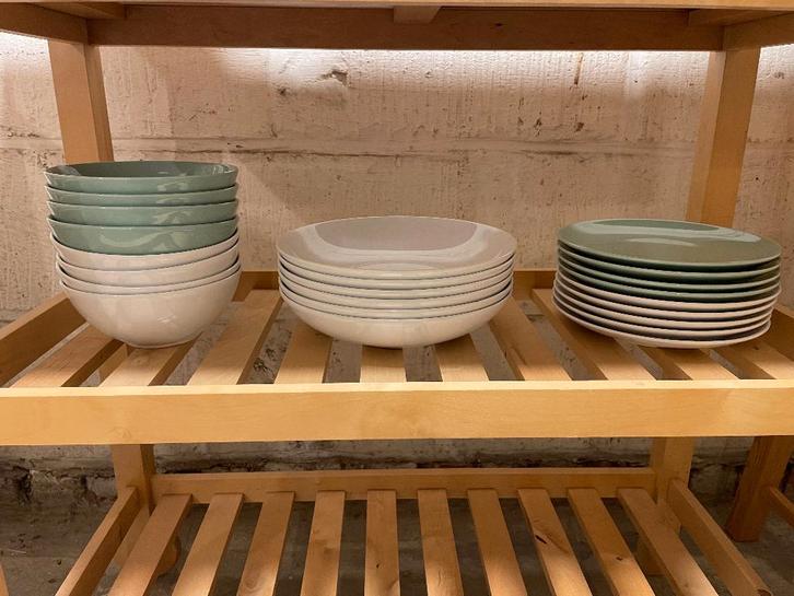 Lot vaisselle IKEA + tasses (enlèvement rapide), Huis en Inrichting, Keuken | Servies, Ophalen